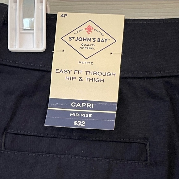 St. John’s Bay black capris - Picture 4 of 5